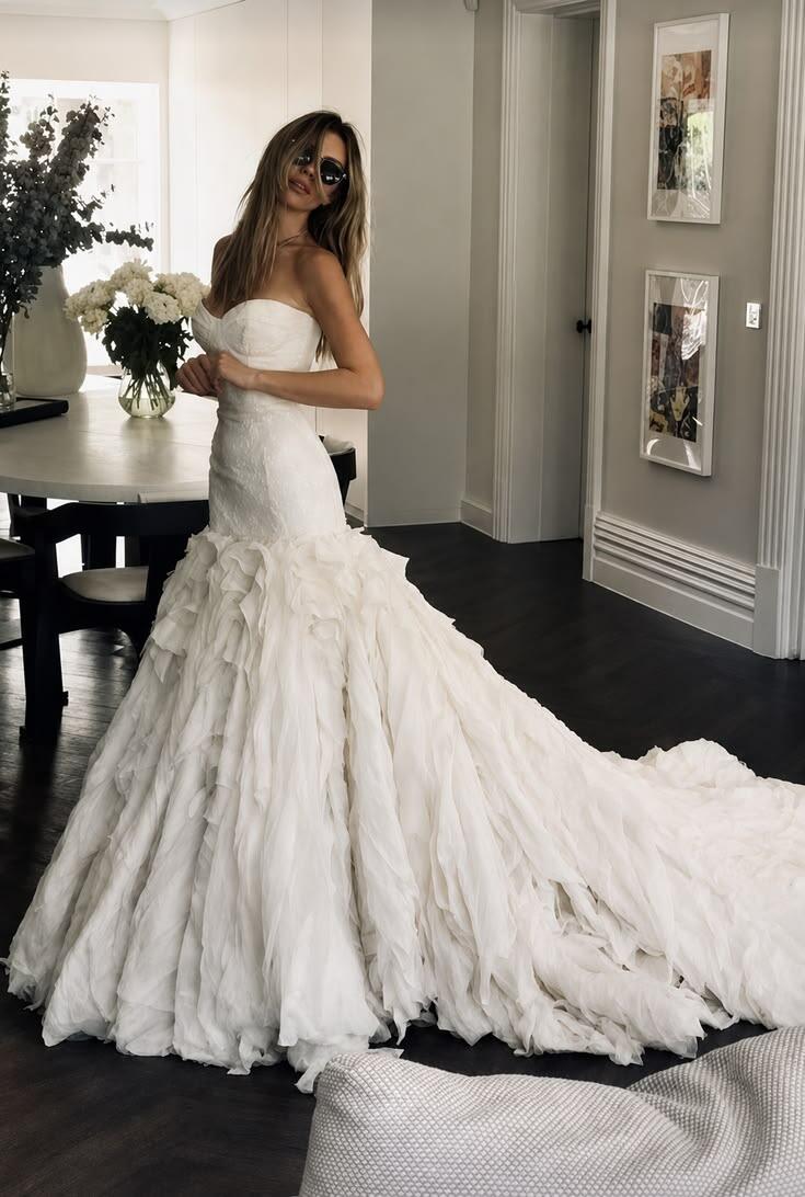Elegant Strapless Chiffon Mermaid Long Wedding Dress White Long Bridal Dress D4426