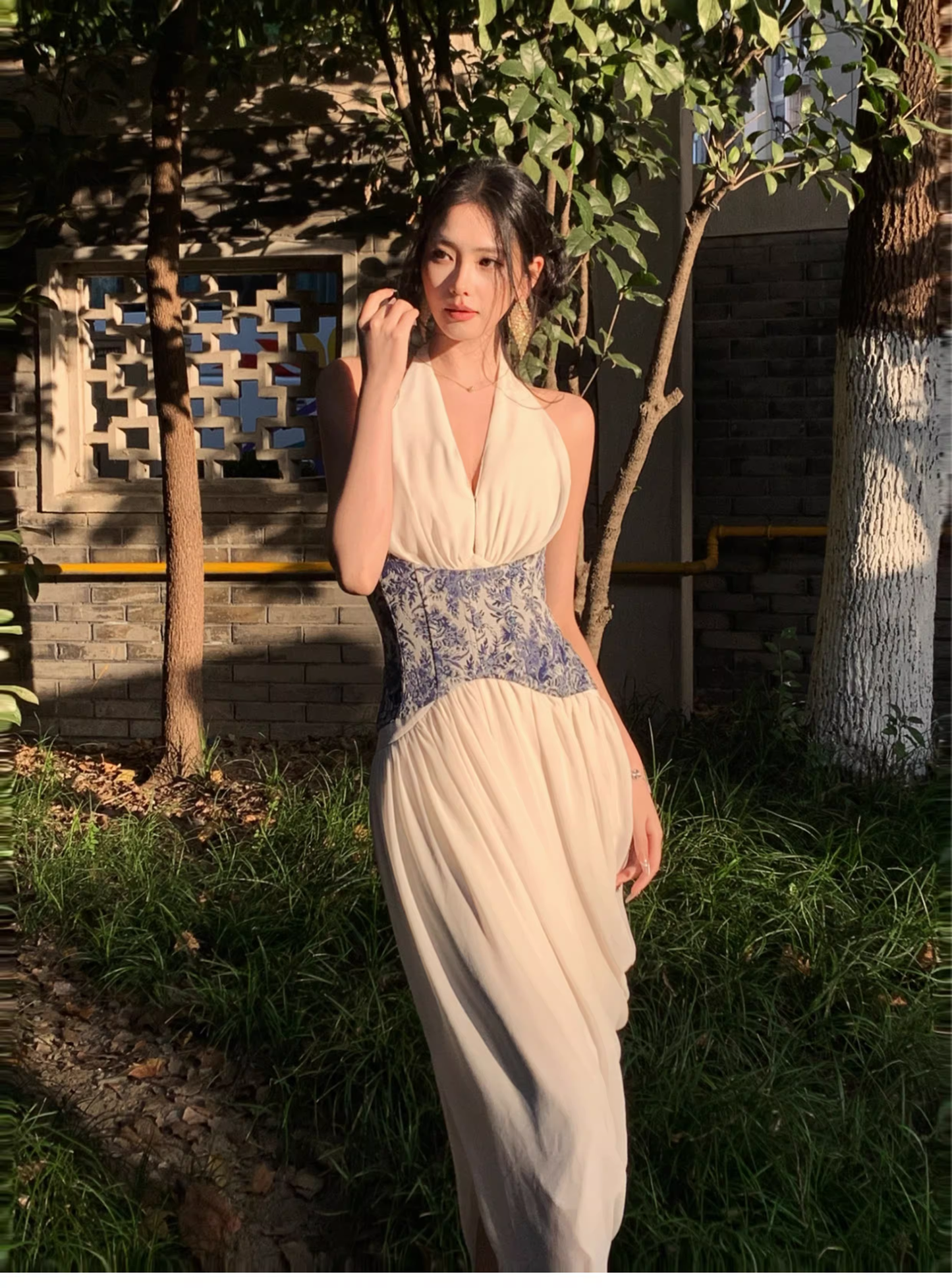 Unique Halter V Neck White Chiffon Pleated Long Prom Dress Birthday Evening Dress D2185