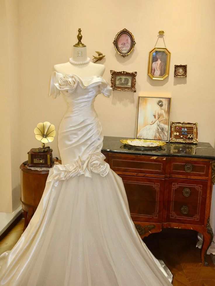 Pretty White Satin Pleated Rose Flowers Tulle Mermaid Long Wedding Dress D1075