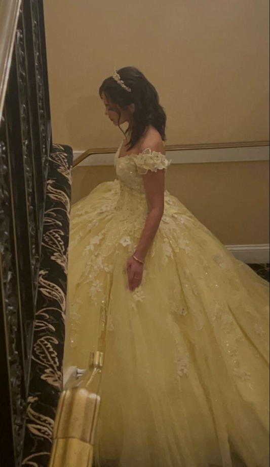 Classy Yellow Off The Shoulder Ball Gown Sweet Tulle Lace Appliques Formal Birthday Quinceanera Dress D1871