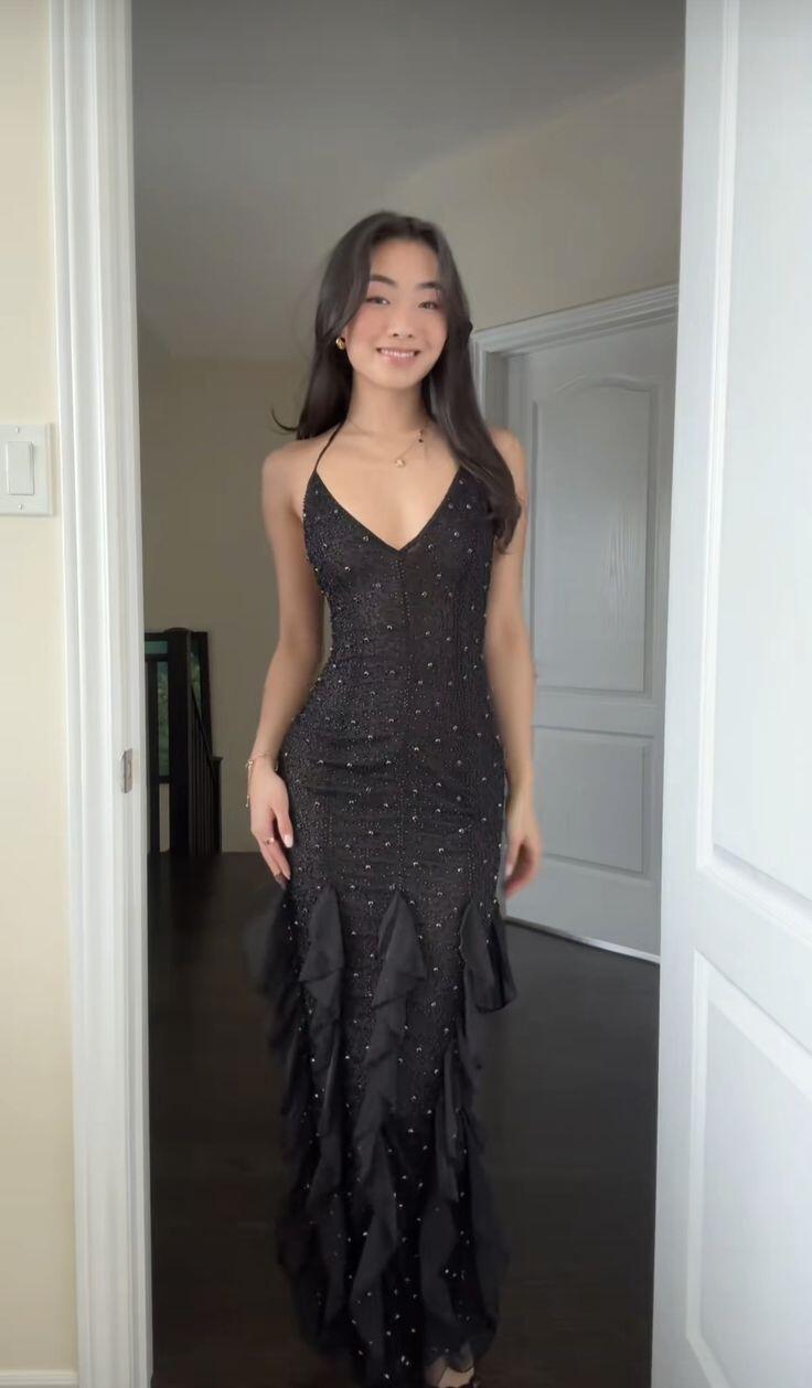 Charming Halter V Neck Black Chiffon Ruffles Beaded Long Evening Dress Prom Dress D5305