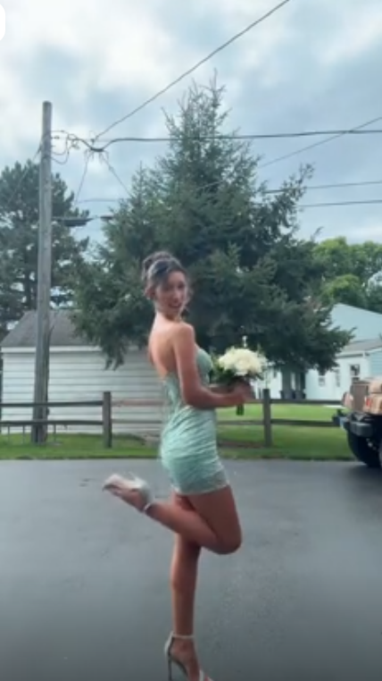 Elegant Sweetheart Neck Green Satin Beaded Sheath Short Homecoming Dress Cocktail Dress D4600
