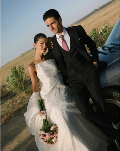 Elegant White Off The Shoulder Tulle Lace Mermaid Long Wedding Dress D3895