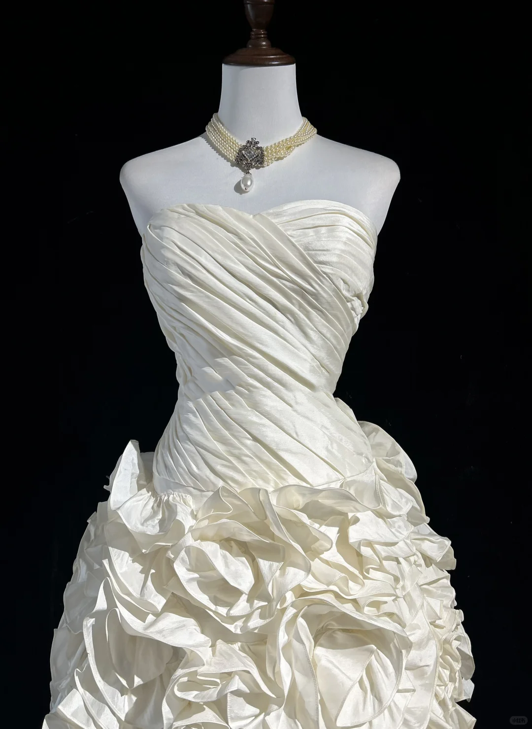 Elegant Off White Strapless Satin Pleated A Line Short 19th Birthday Outfits,Formal Graduation Homecoming Dress D3363