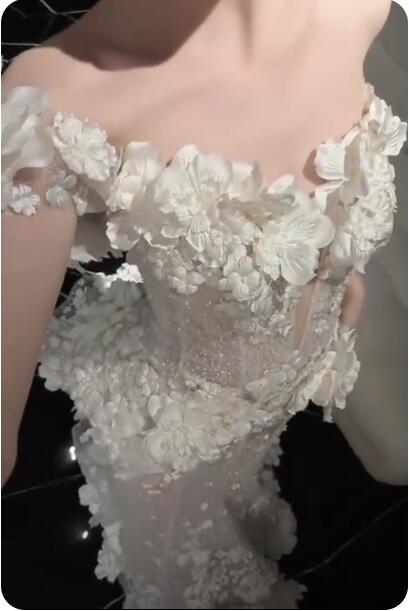 Charming Off The Shoulder White Tulle Appliques Mermaid Long Wedding Dress Bridal Dress D4585