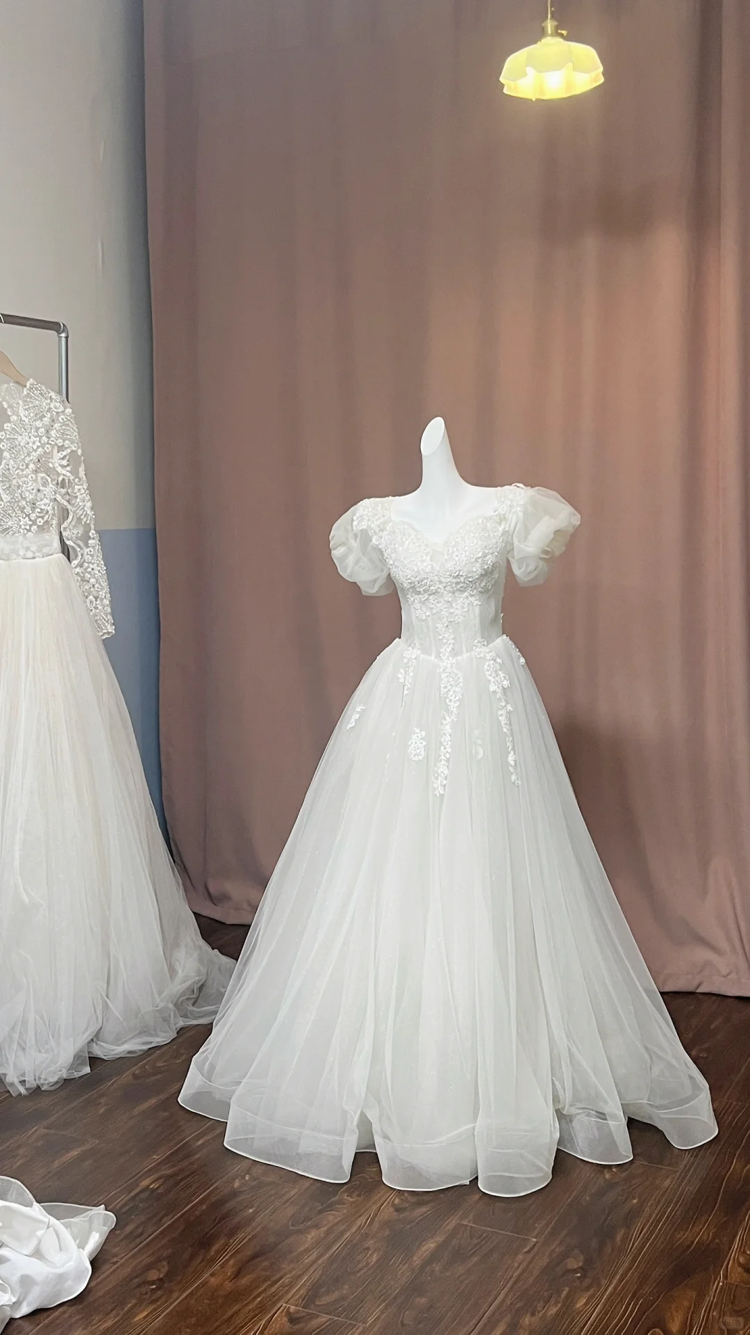 Pretty White Tulle Appliques Long Wedding Dress Formal Bridal Dress D3071