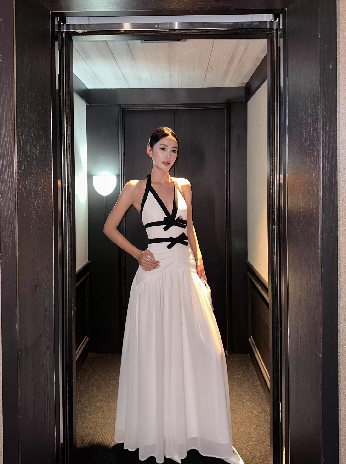 Sexy Halter V Neck Off White Chiffon Mermaid Long Wedding Guest Dress Backless Evening Dress With Bow D2087