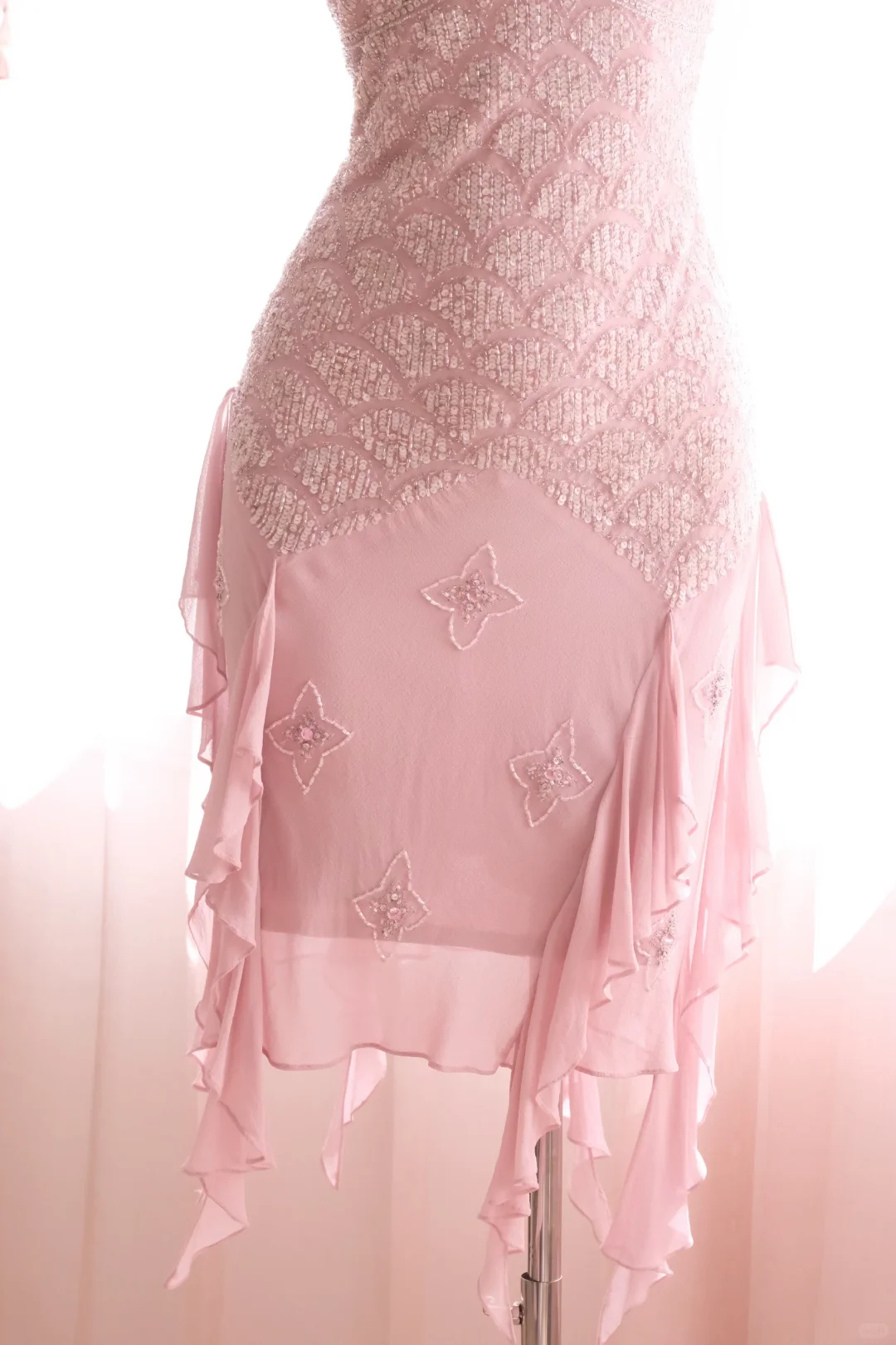 Pretty Pink Sleeveless V Neck Chiffon Sequin Sheath Backless Short Homecoming Dress Birthday Outfits D2743