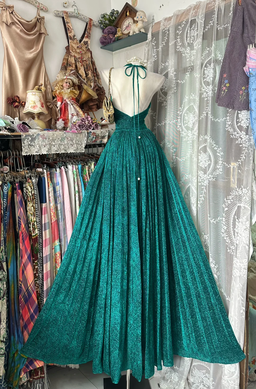 Vintage Green Halter V Neck Satin Sequin Pleated Long Party Dress Prom Dress D3210