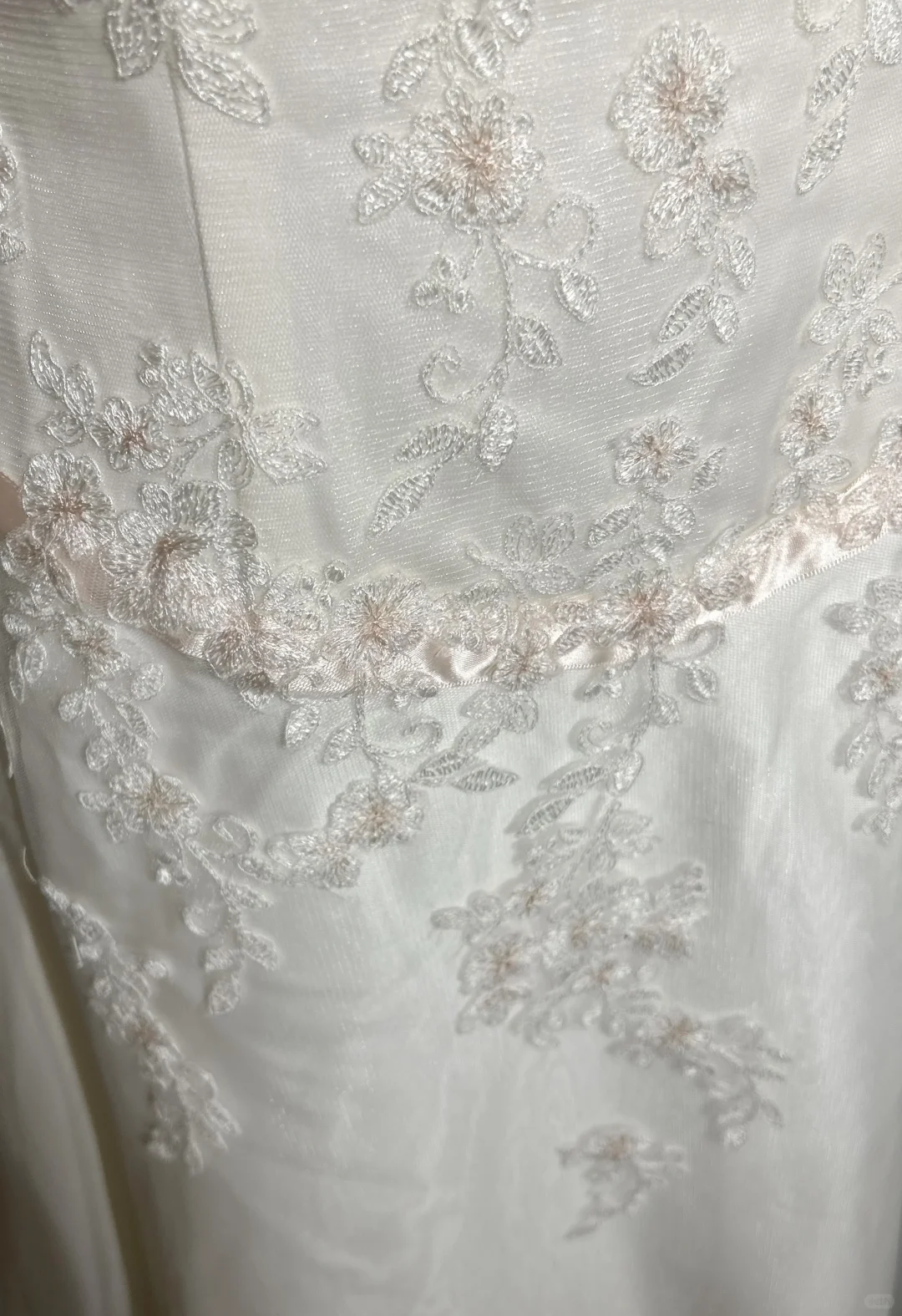 Pretty White Strapless Satin Appliques Long Wedding Dress D2835