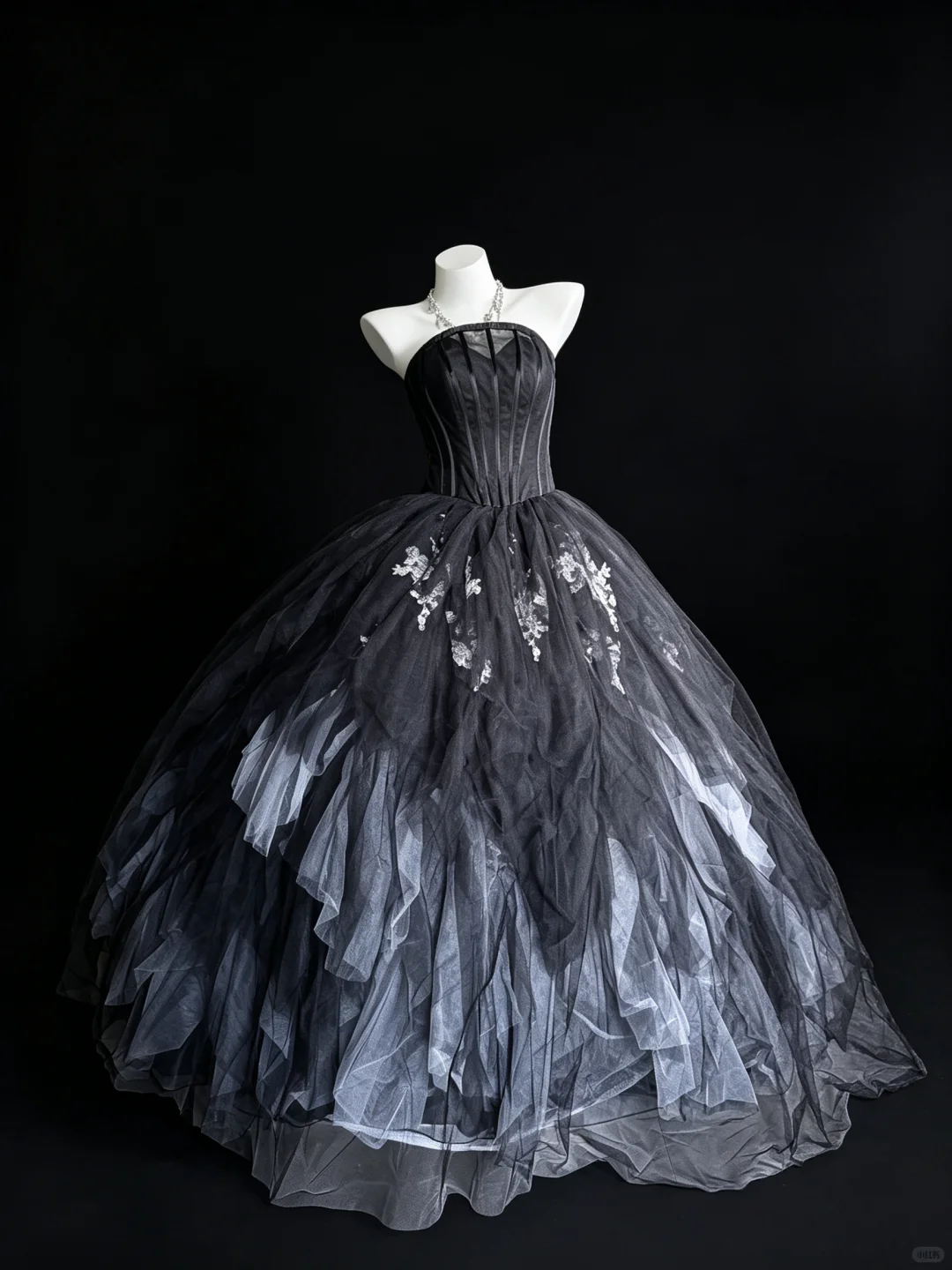 Vintage Strapless Quinceanera Dress Black Gray Tulle Appliques Sweet 16 Dress D5270