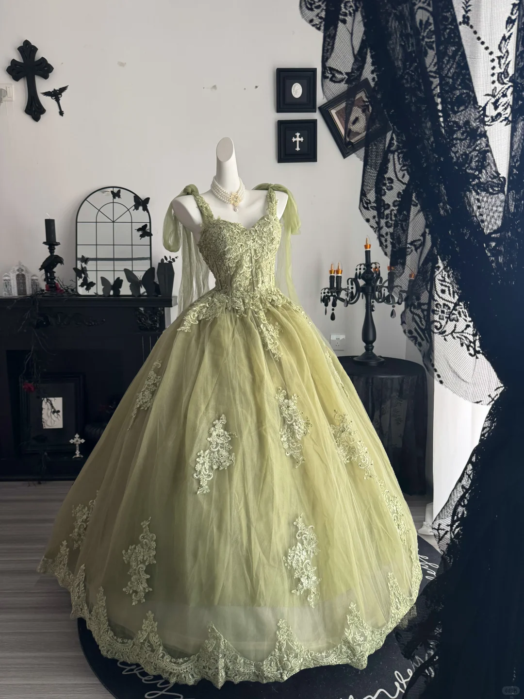 Elegant Bow Straps Ball Gown Sage Green Tulle Appliques Beaded Quinceanera Dresses D3730