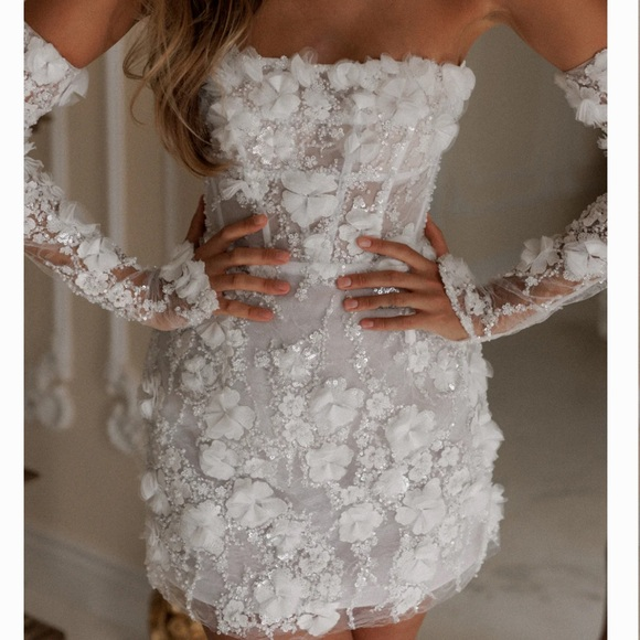 Classy White Strapless Tulle Sequin Appliques Sheath Short Wedding Dress Bridal Dress D429