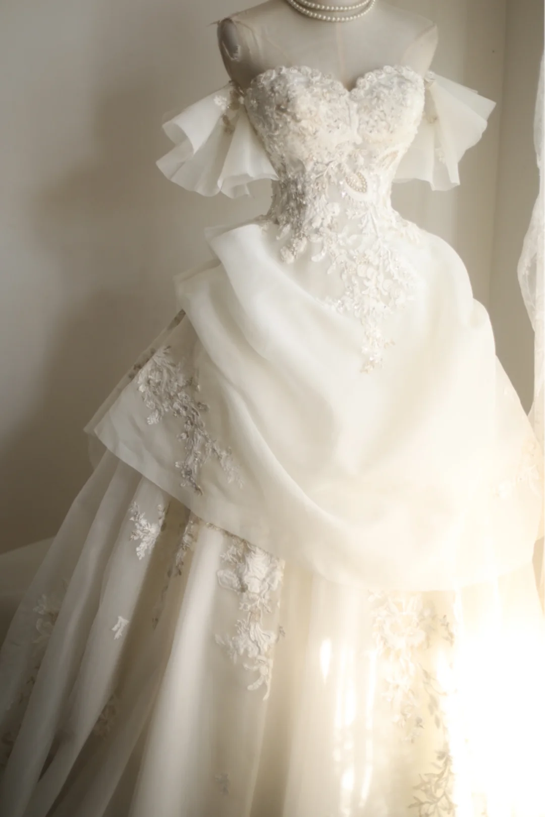 Classy White Tulle Applique Beaded Long Wedding Dress Formal Prom Dress S537