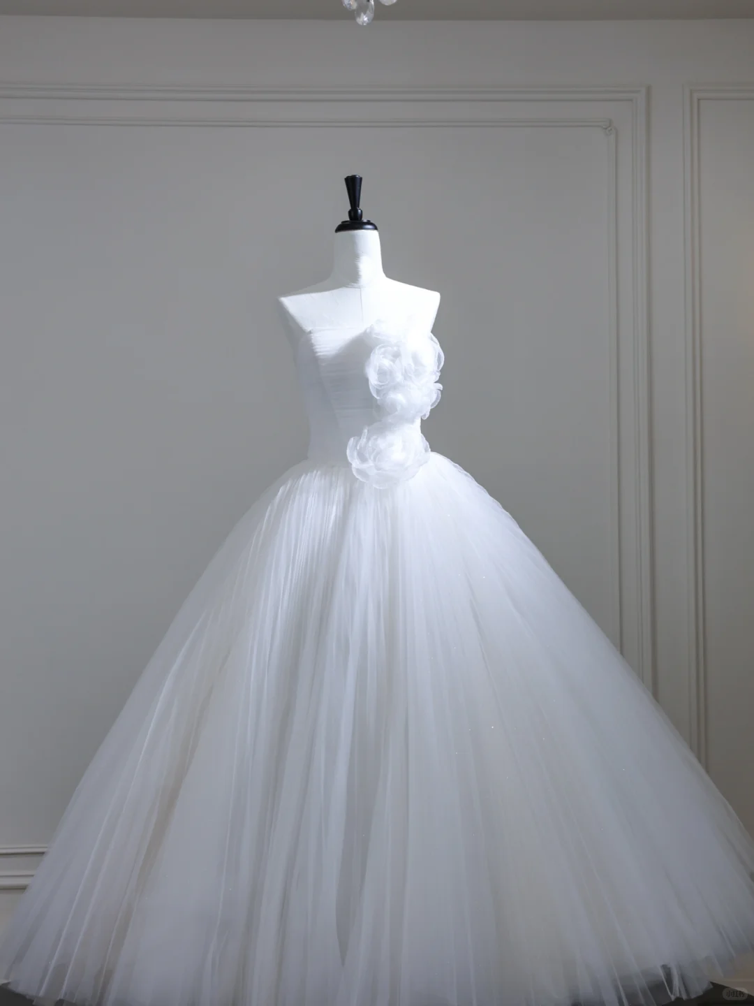Classy Strapless White Tulle Pleated Long Wedding Dress Bridal Dress D3087