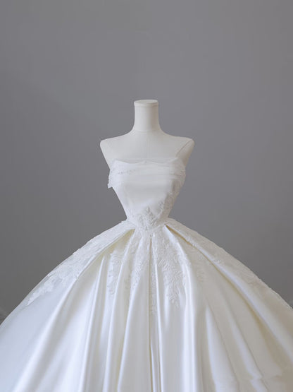 Princess Ball Gown Strapless Sleeveless Pleats White Satin Lace Wedding Dress Bridal Dresses SD1701