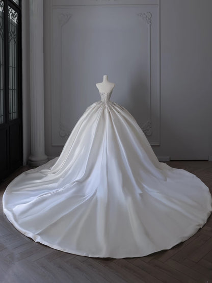 Timeless Ball Gown Sweetheart Satin White Wedding Dresses Brides Dress SD2326