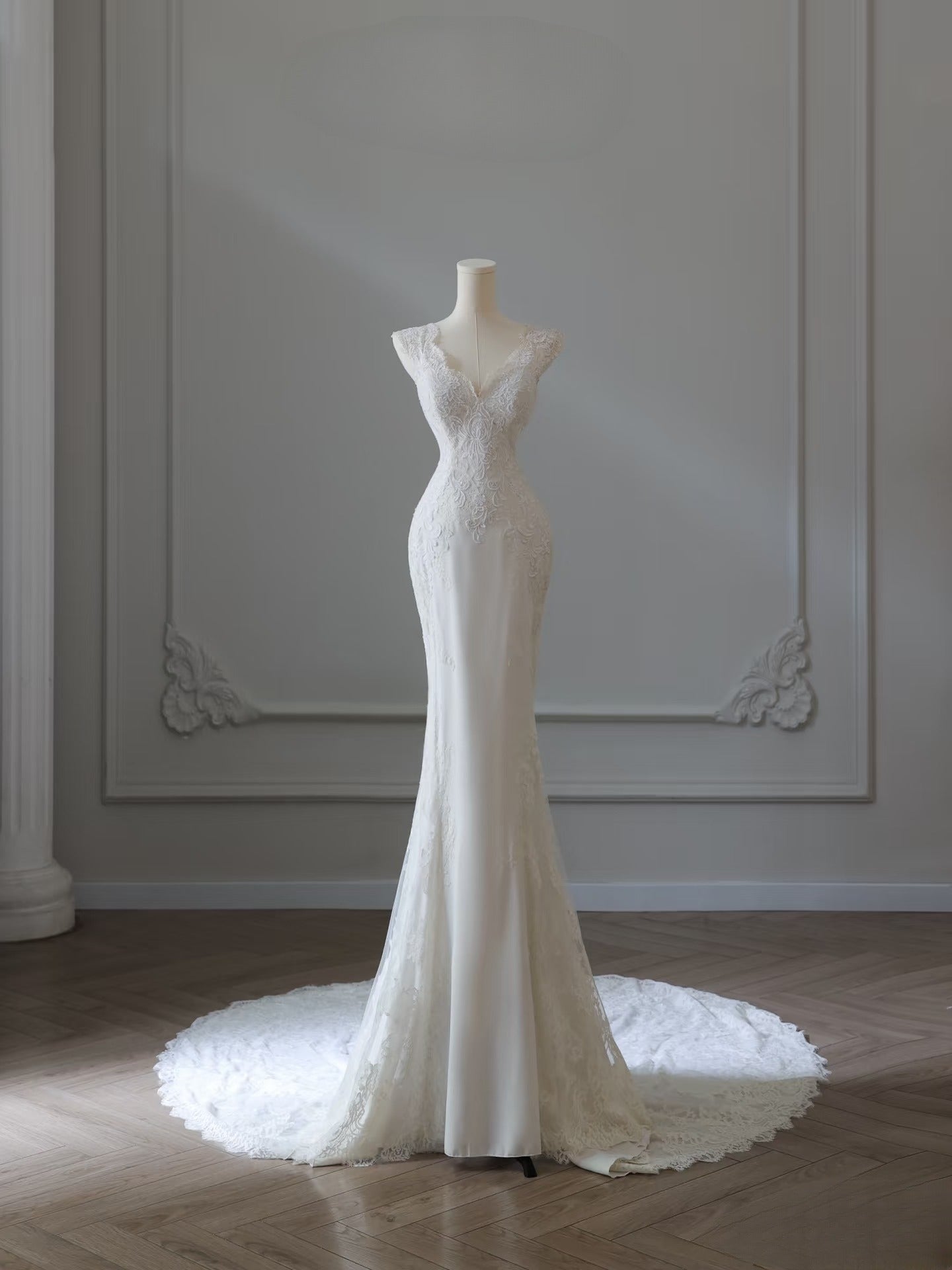 Ivory Formal Dress Halter V-neck Mermaid Ruched Floor Length Stretch Satin Formal Dress