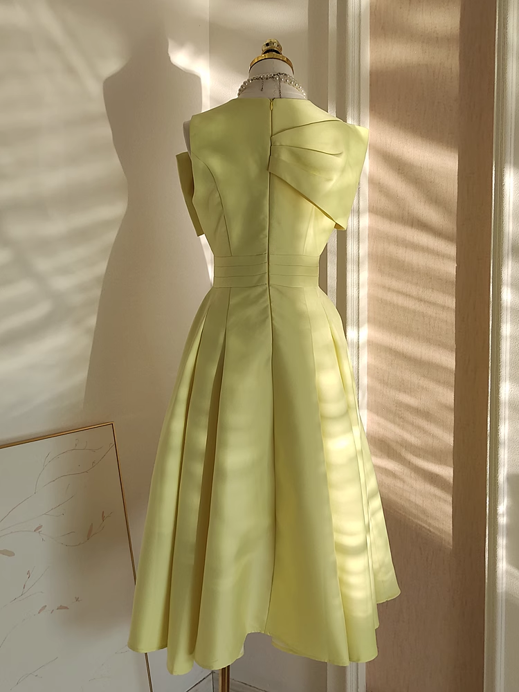 Sexy A line V neckline Satin Knee Length Homecoming Dresses Yellow Birthday Outfits SD374