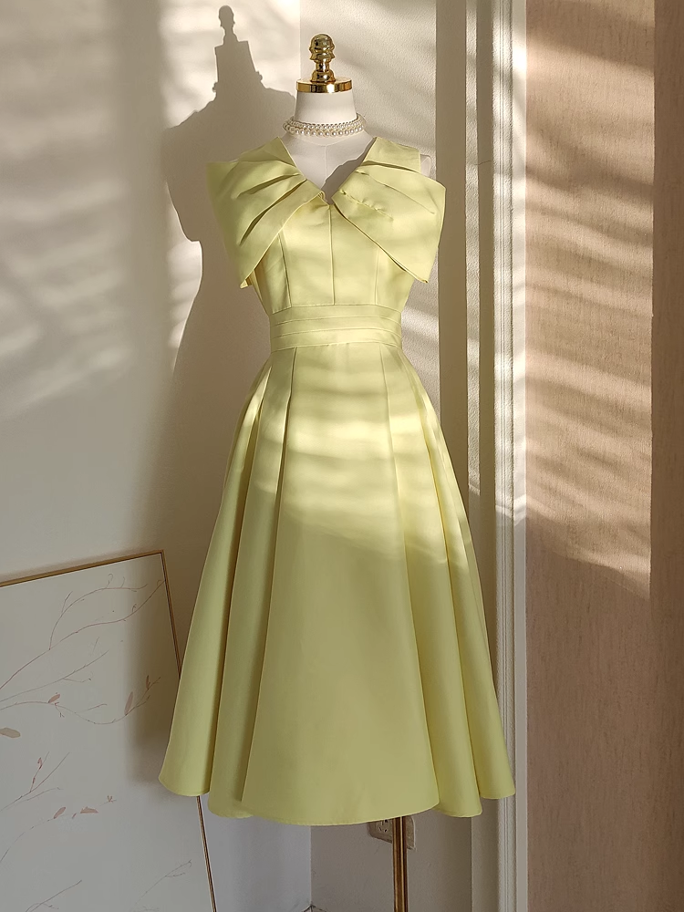 Sexy A line V neckline Satin Knee Length Homecoming Dresses Yellow Birthday Outfits SD374