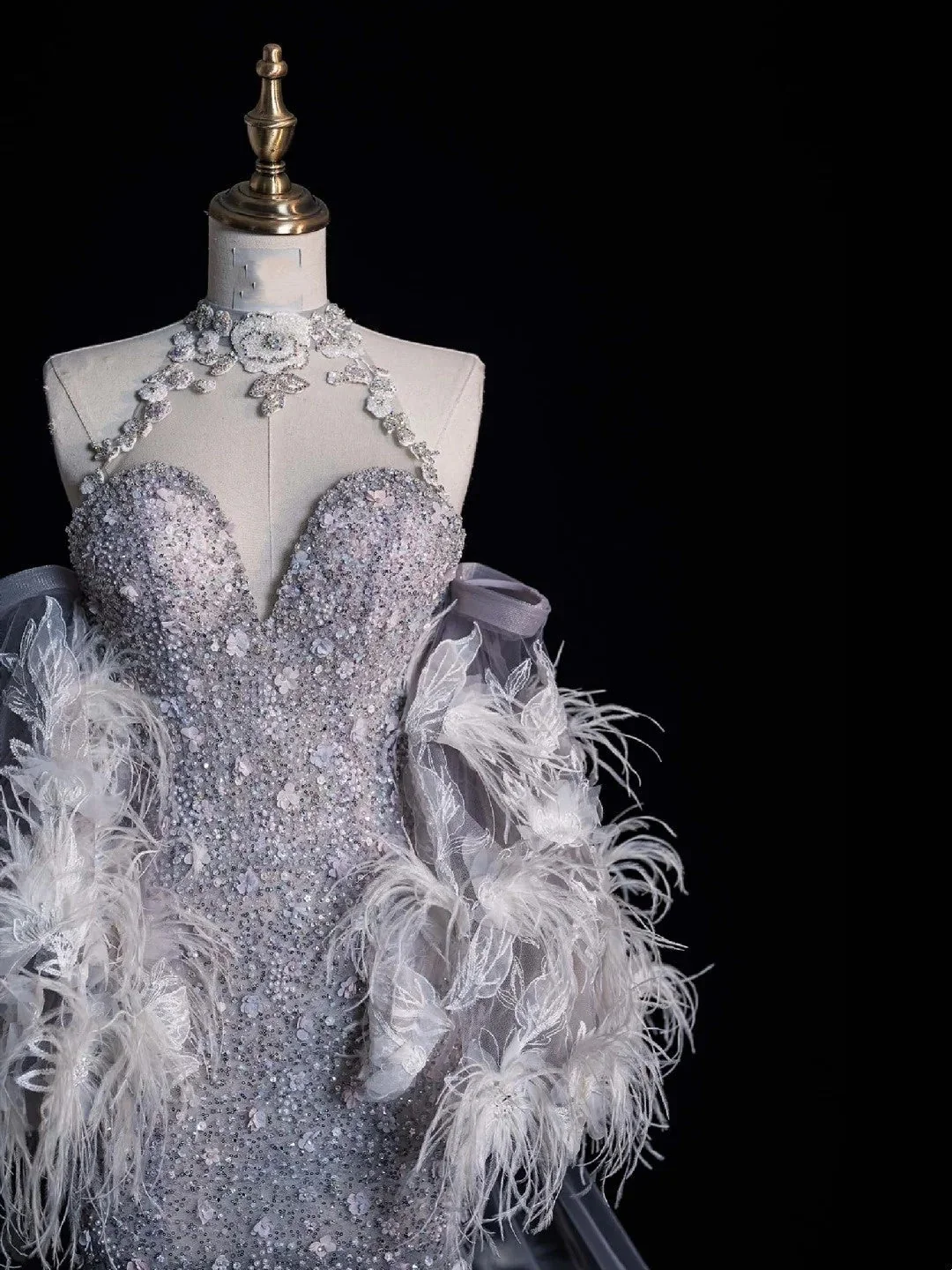 Charming Halter Tulle Sequin Beaded Mermaid Long Evening Dress Birthday Party Dress With Feathers Cape D4857