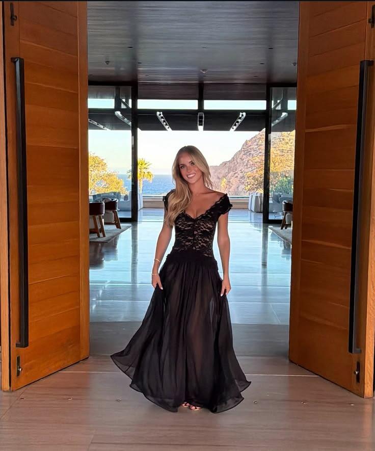 Sexy V Neck Lace Chiffon Evening Dress Black Long Party Gowns D5307