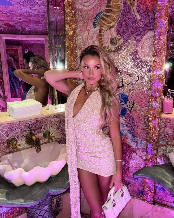 Sexy Halter V Neck Short 18th Birthday Outfits White Sequin Short Homecoming Dress D4684