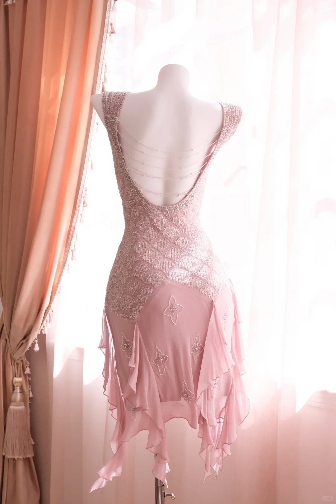 Pretty Pink Sleeveless V Neck Chiffon Sequin Sheath Backless Short Homecoming Dress Birthday Outfits D2743