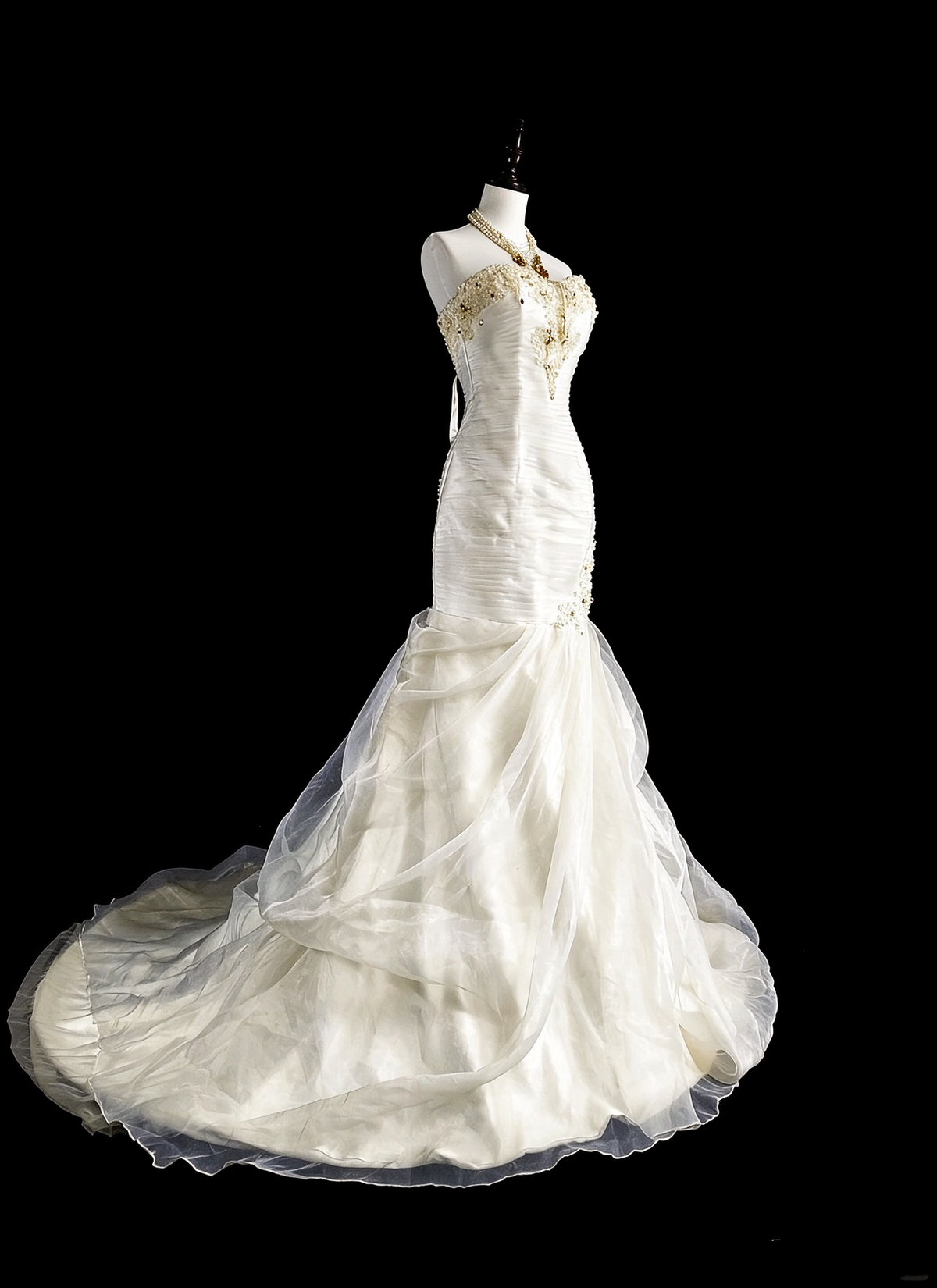 Elegant Strapless White Satin Pleated Tulle Appliques Mermaid Long Wedding Dress D5381