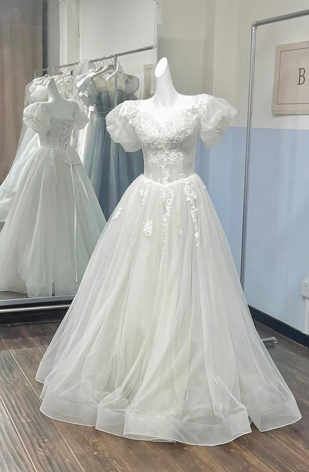 Pretty White Tulle Appliques Long Wedding Dress Formal Bridal Dress D3071