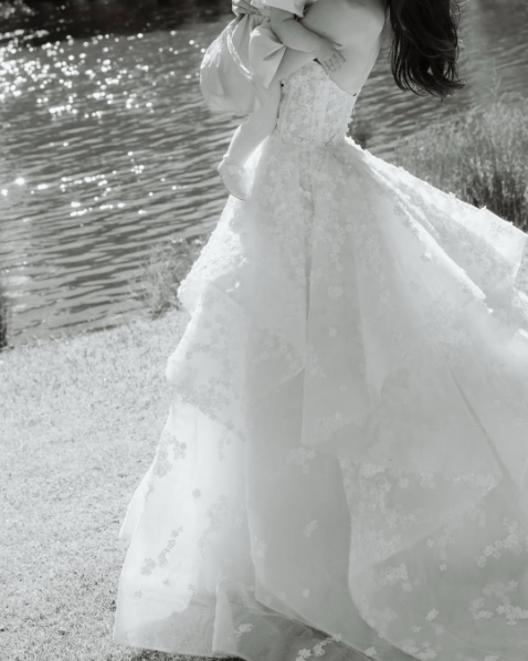 Elegant Strapless White Tulle Appliques Long Wedding Dress Bridal Dress D3899