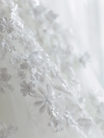 Beautiful White Tulle Lace Appliques Long Wedding Dress D5084