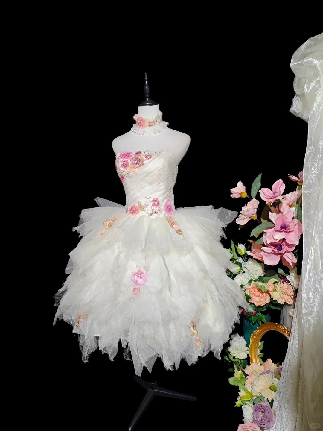 Pretty Strapless White Satin Tulle Embroidery Floral A Line Short Birthday Outfits Homecoming Dress D3154