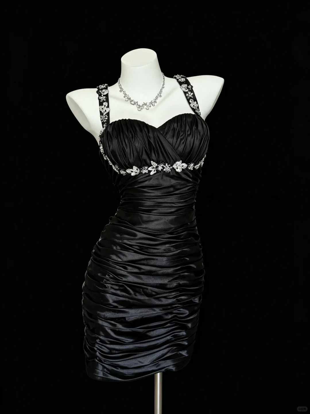 Stylish Spaghetti Straps Satin Pleated Beaded Sheath Short Homecoming Dress Black Short Birthday Outfits D5266