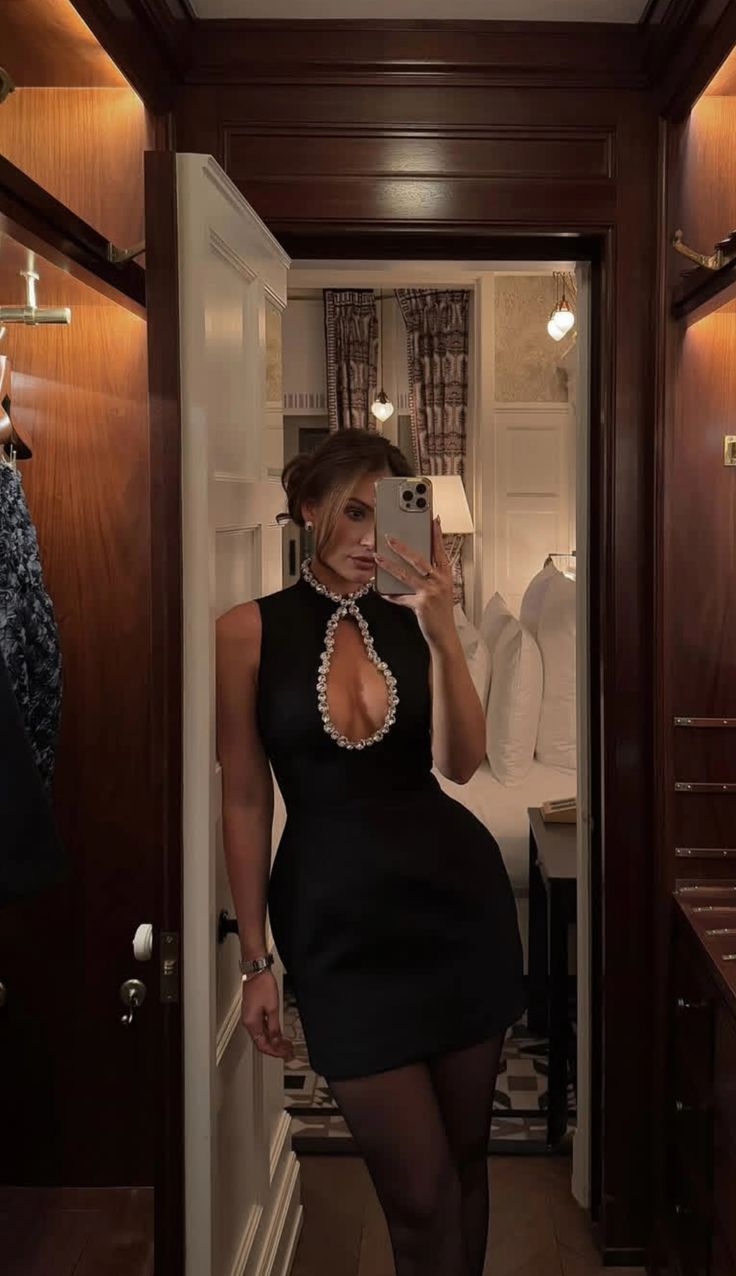 Elegant Black Sleeveless Satin Beaded Sheath Cocktail Dress Short Birthday Dress Homecoming Dress D675