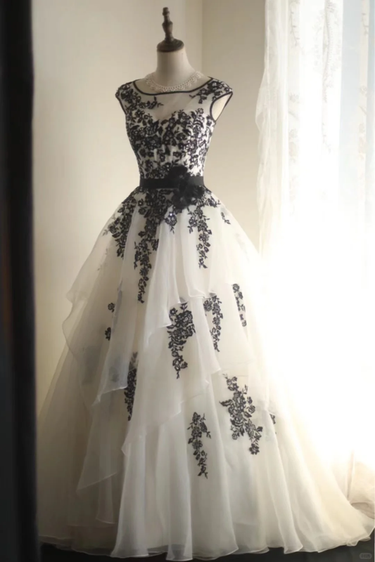 Vintage Black White Tulle Appliques Formal Wedding Dress Long Party Dress  S536