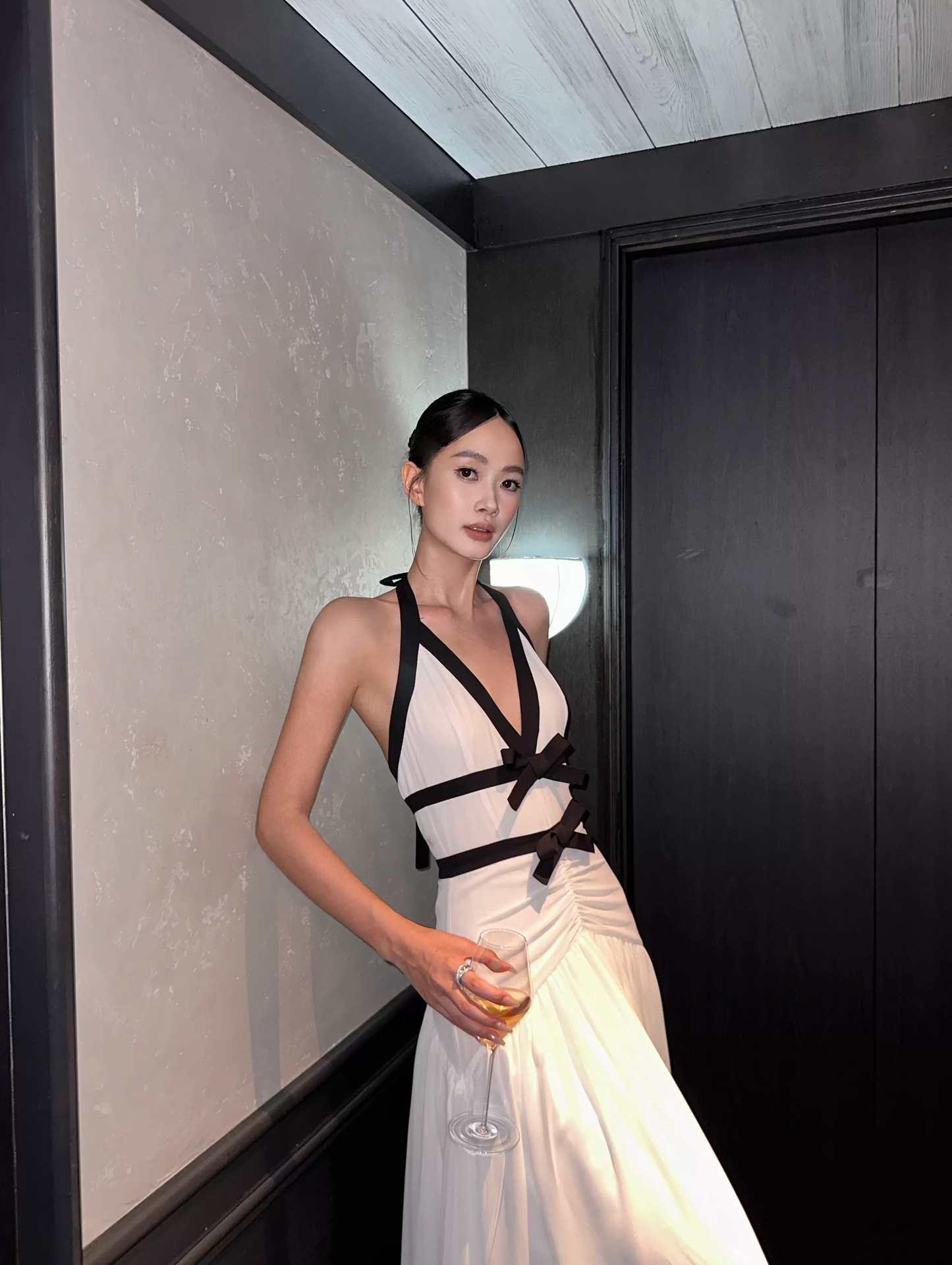 Sexy Halter V Neck Off White Chiffon Mermaid Long Wedding Guest Dress Backless Evening Dress With Bow D2087