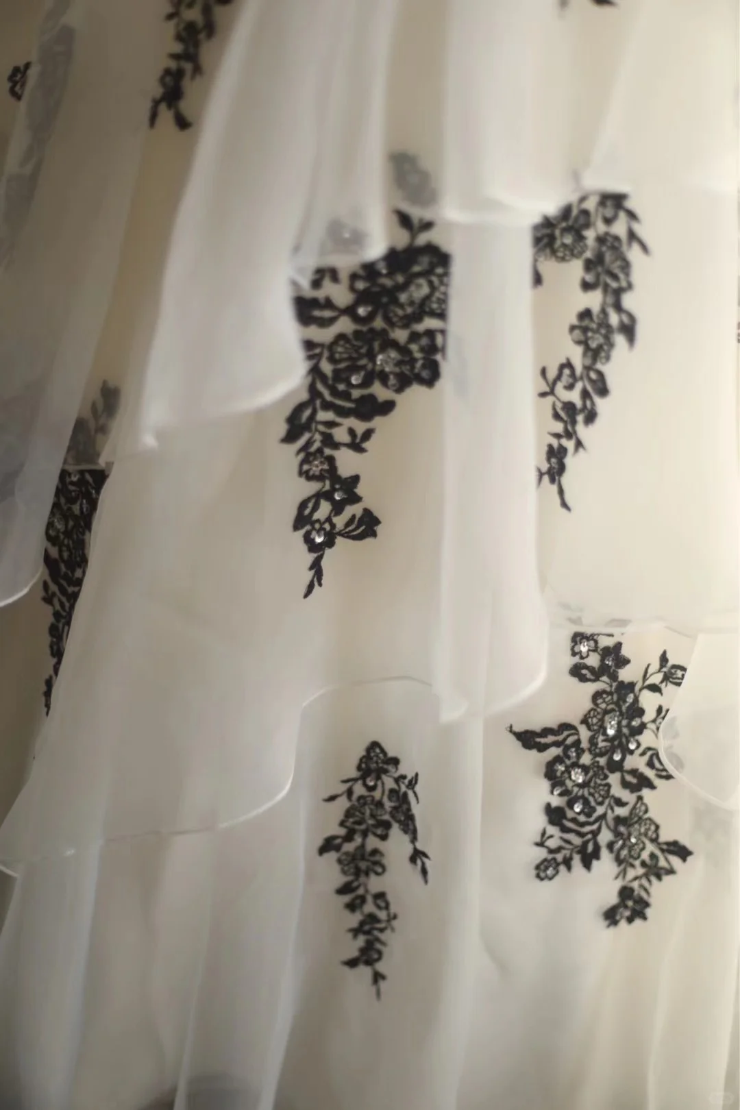 Vintage Black White Tulle Appliques Formal Wedding Dress Long Party Dress  S536