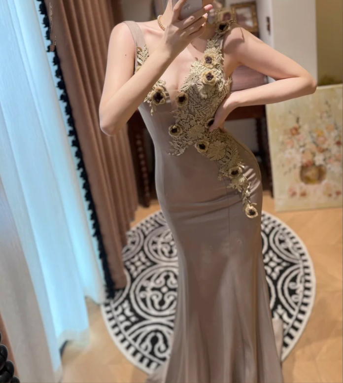 Vintage V Neck Satin Lace Appliques Mermaid Party Dress Evening Gown Long Wedding Guest Dress D2039