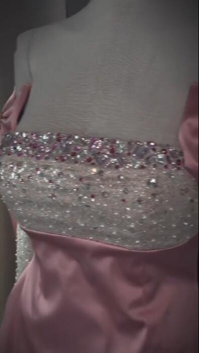 Charming Off The Shoulder Pink Satin Sequin Beaded Short Birthday Outfits Homecoming Dress With Bow D4768