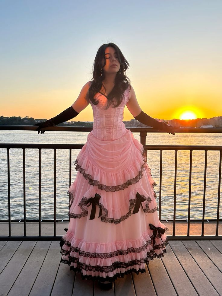 Vintage Pink Strapless Chiffon Pleated Layered Lace Ball Gown Formal Prom Dress With Gloves D1139