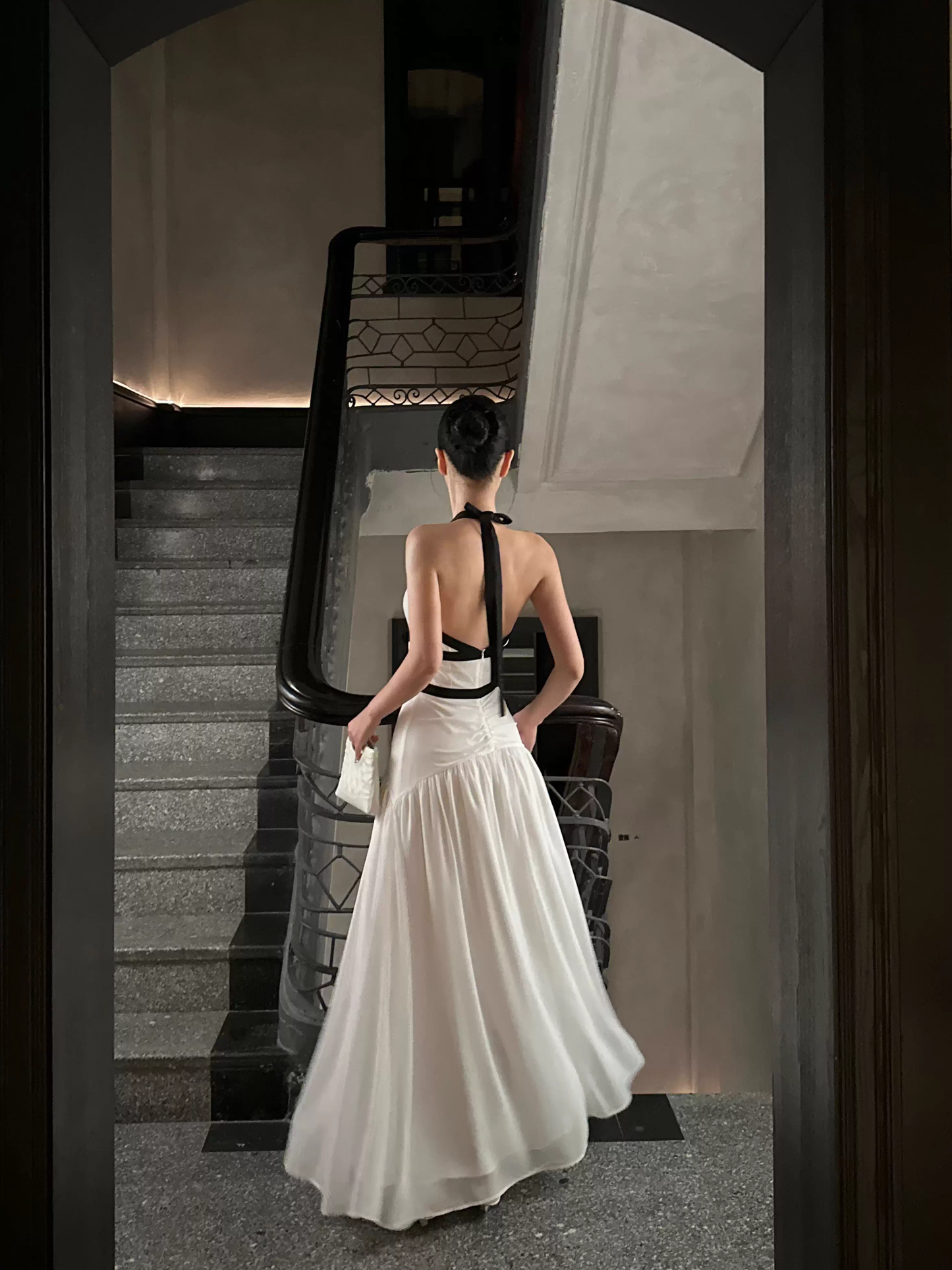 Sexy Halter V Neck Off White Chiffon Mermaid Long Wedding Guest Dress Backless Evening Dress With Bow D2087