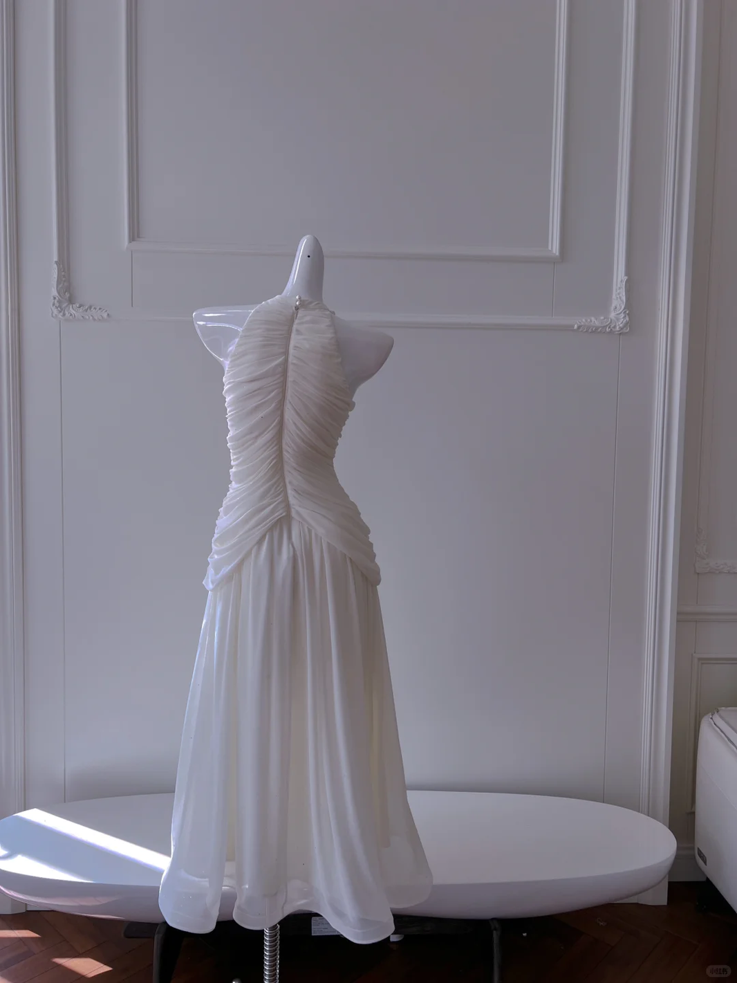 Elegant Chiffon Pleated Sleeveless Birthday Party Dress White Vacation Dress With Pearls