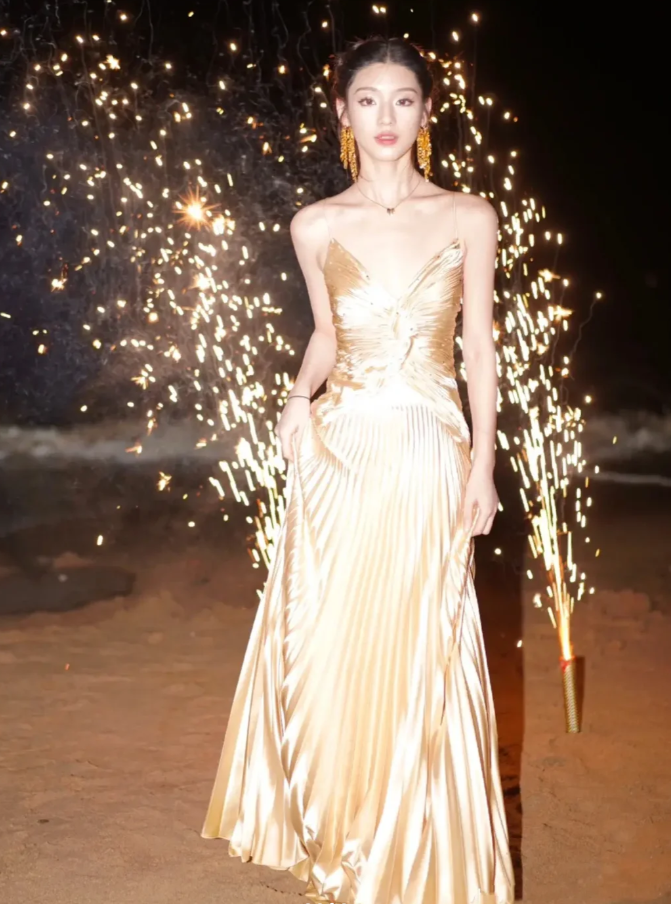 Fashion Spaghetti Straps V Neck Gold Satin Pleated Long Evening Dress Formal Wedding Guest Dress D2263