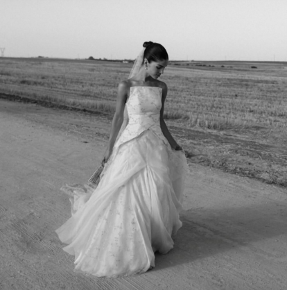 Elegant White Off The Shoulder Tulle Lace Mermaid Long Wedding Dress D3895