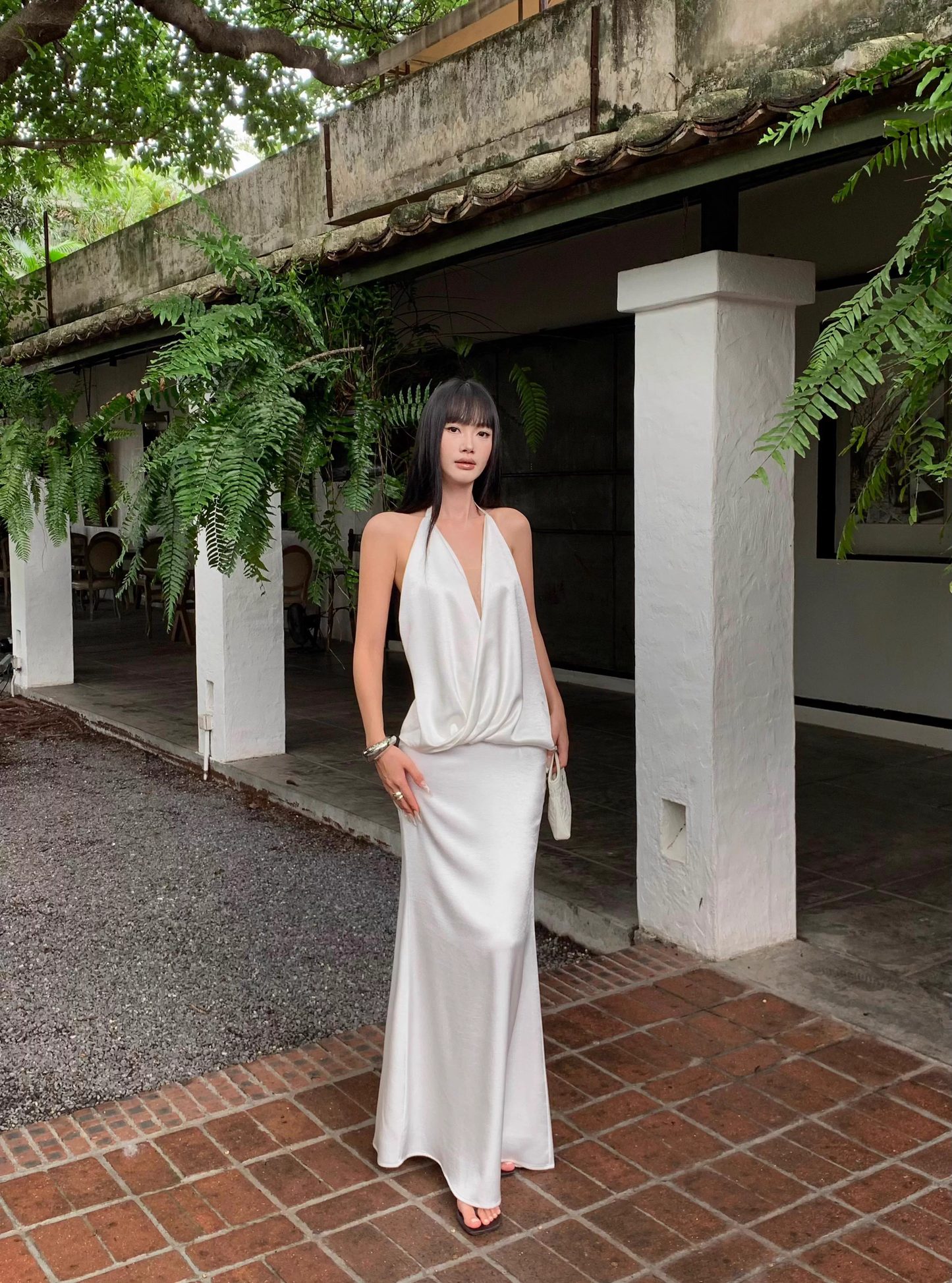 Sexy Halter V Neck White A Line Long Party Dress Formal Backless Evening Gown D2123