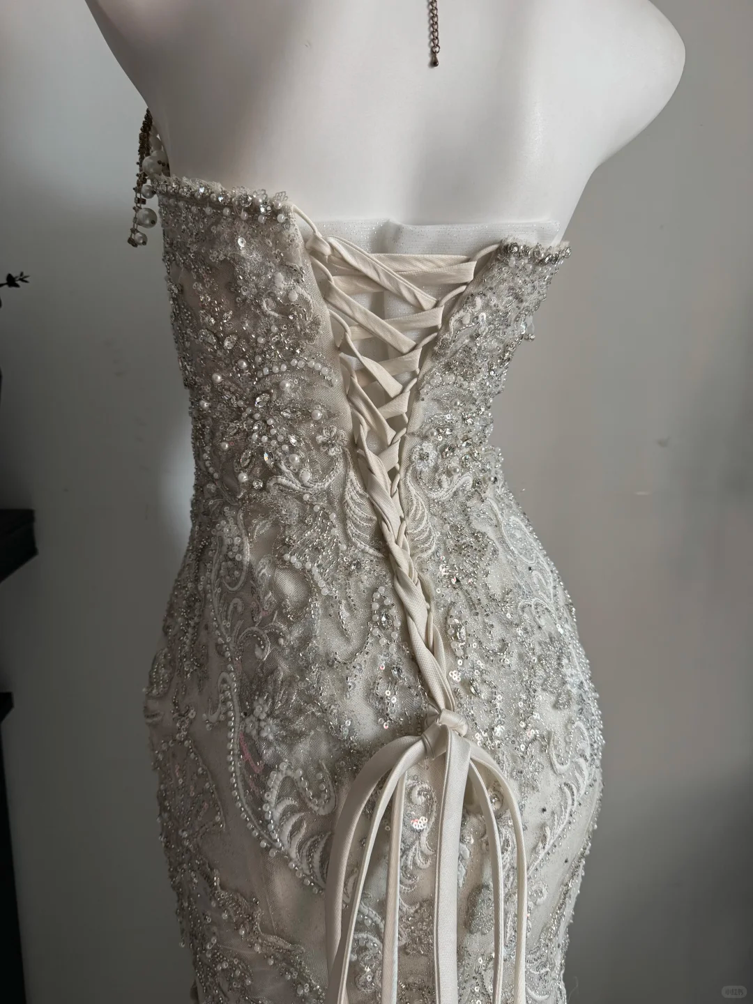 Shiny Halter White Tulle Sequin Beaded Mermaid Wedding Dress Long Bridal Dress D3699