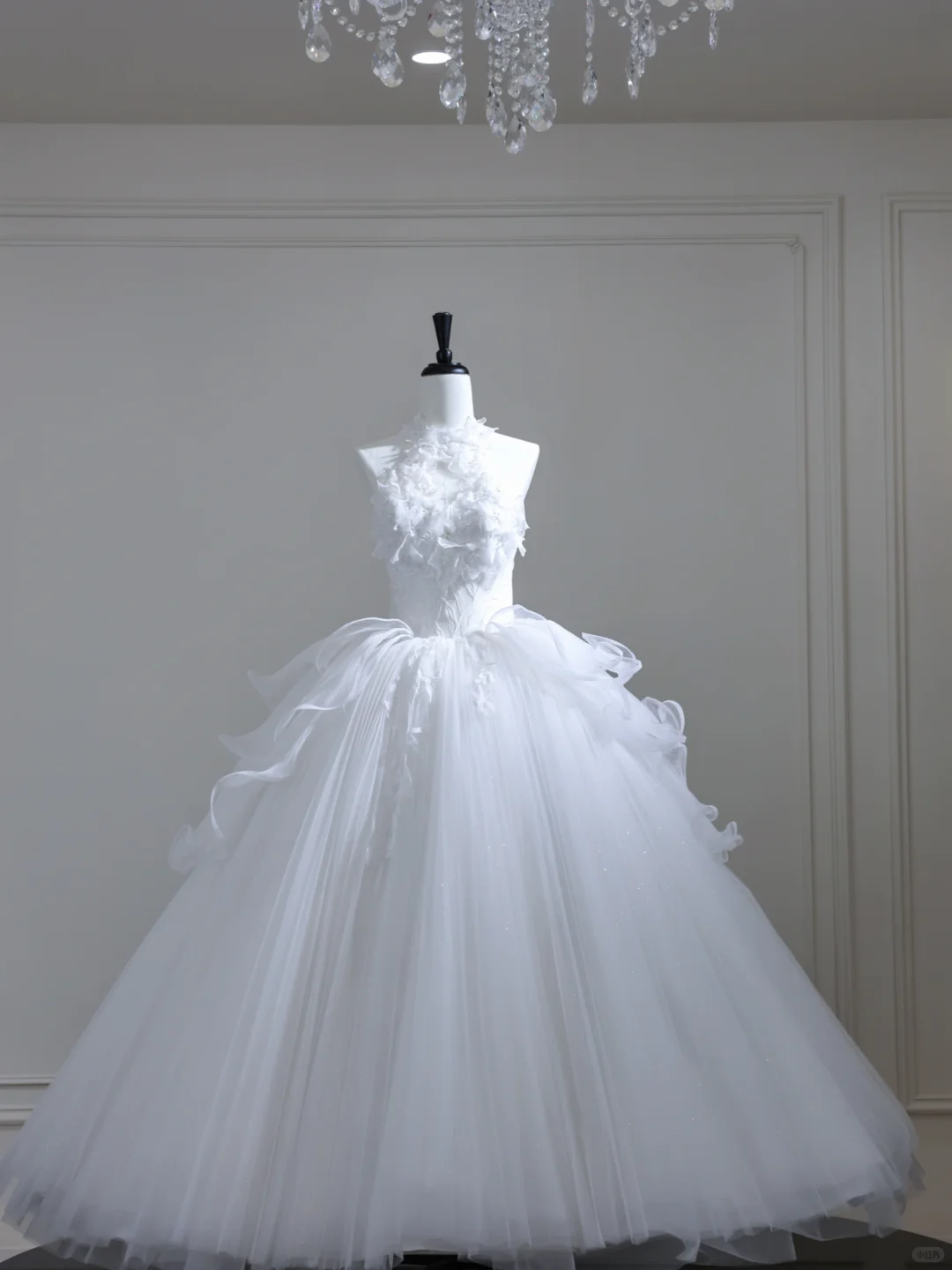 Charming Halter White Tulle Appliques Long Wedding Dress D3088