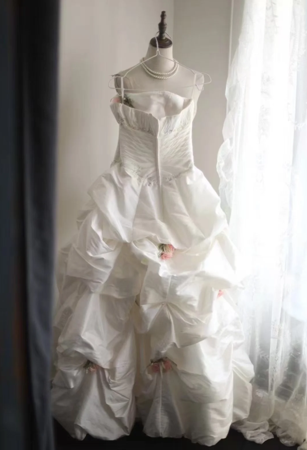 Elegant Strapless Ball Gown White Satin Pleated Floral Long Wedding Dress D2316