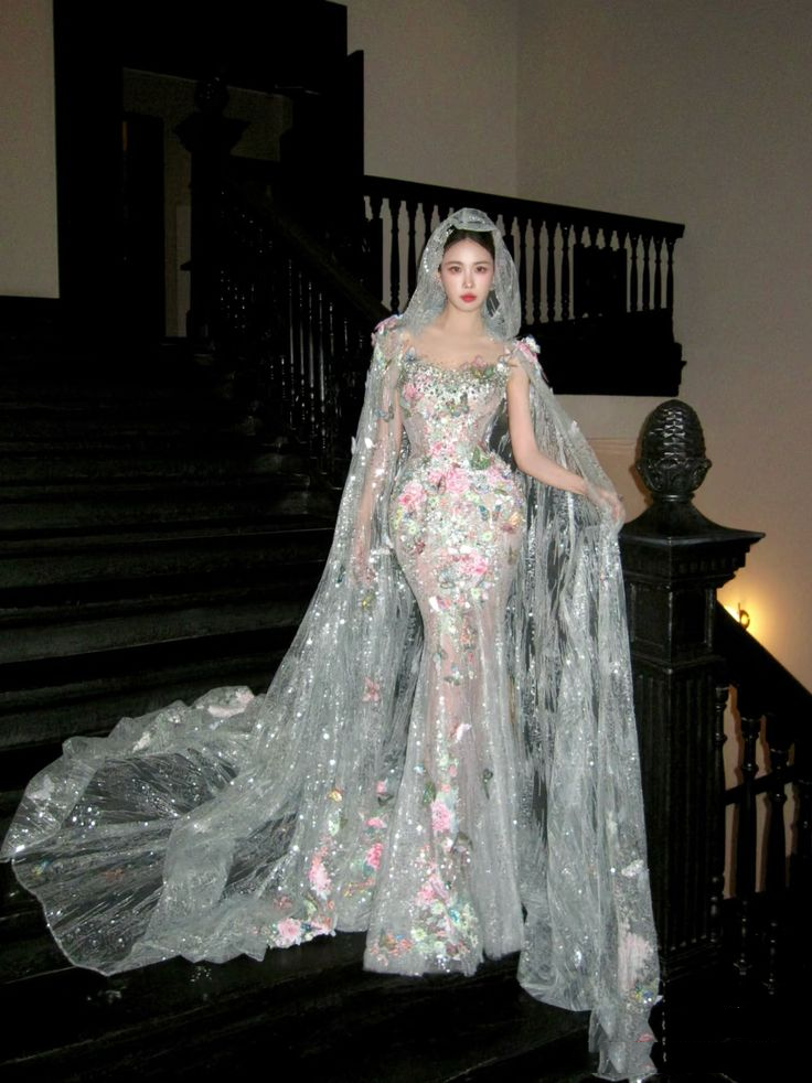 Glamorous Silver Tulle Sequin Beaded Butterfly Appliques Mermaid Long Wedding Dress Formal Bridal Dress D1978